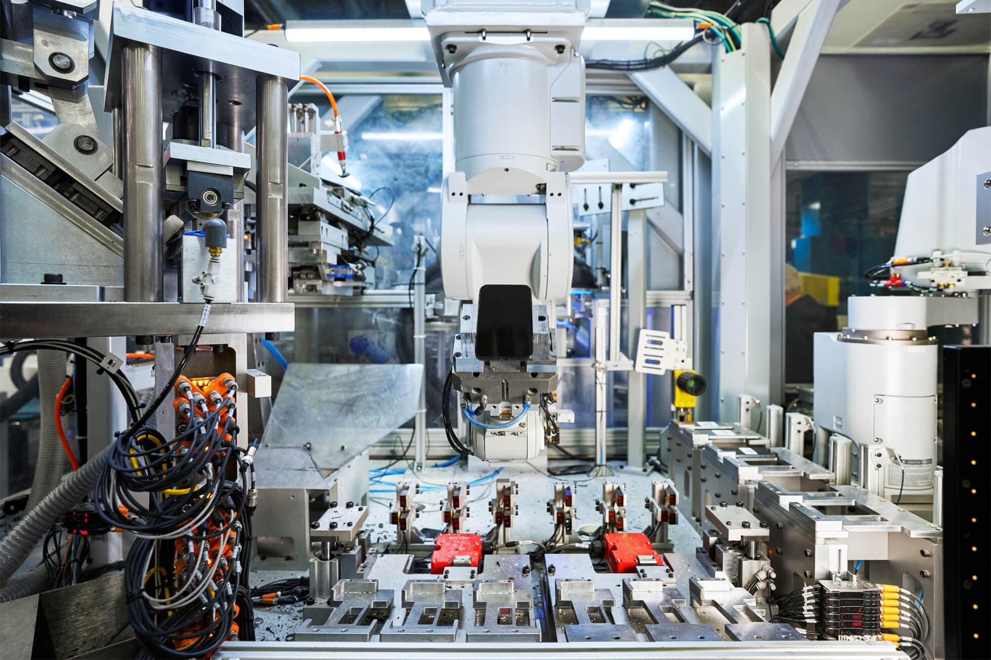 robot disassembling a smartphone